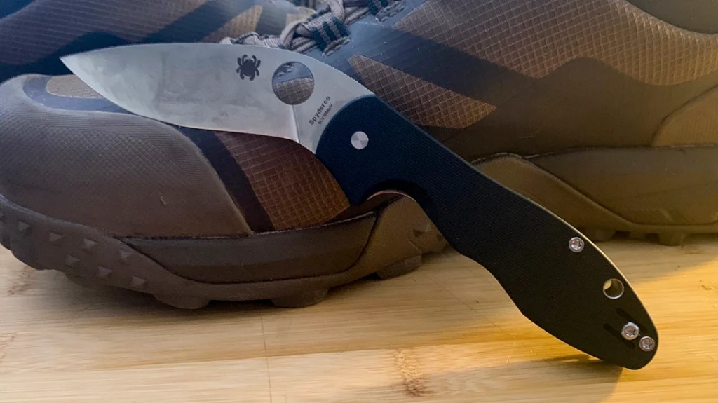With an overall length of 7.8 inches, the Spyderco Retract is a formidable weapon.