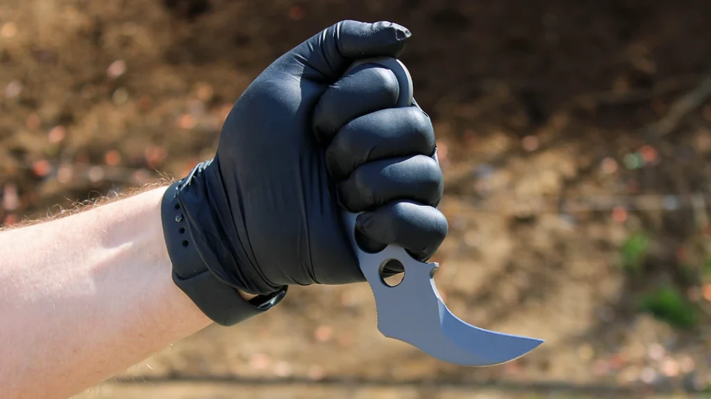 What stands out most, though, is how the High Desert Blade Works Tarani AR15 Karambit feels in the hand.