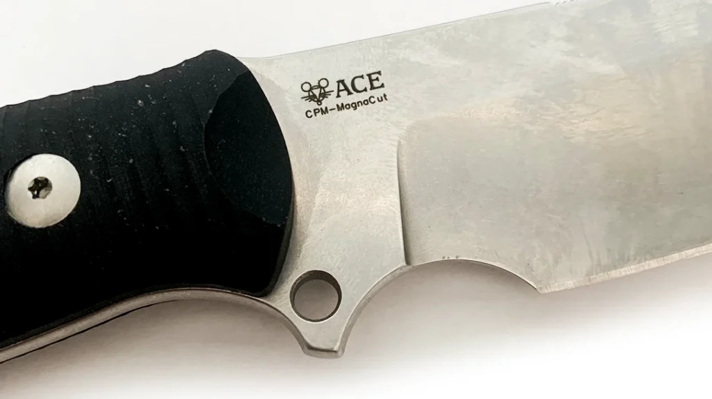 The blade features a forward finger choil and jimping halfway up the spine.