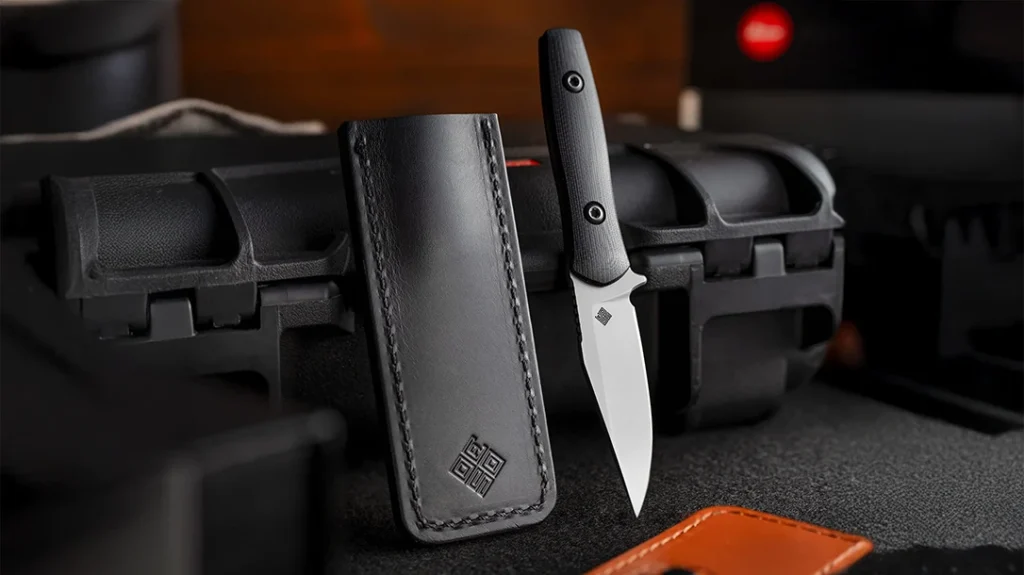 The knife comes with either black G10 or Desert Ironwood handle scales.