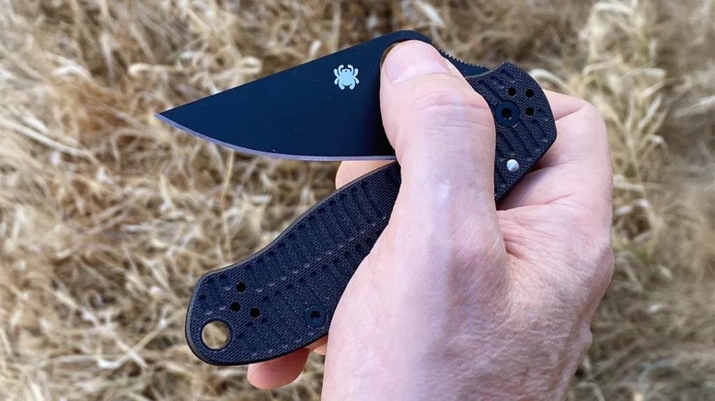 Opening the Para 3 Salt is via Spyderco’s patented Trademark Round Hole, a feature I’m a huge fan of.