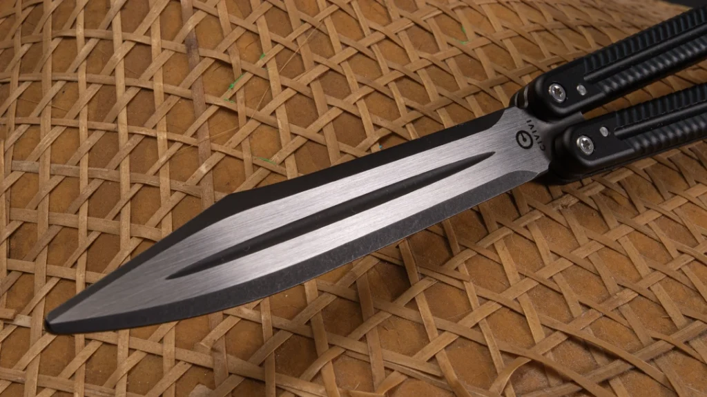 The blade is crafted from 9Cr18MoV stainless steel and features a straight clip-point profile.