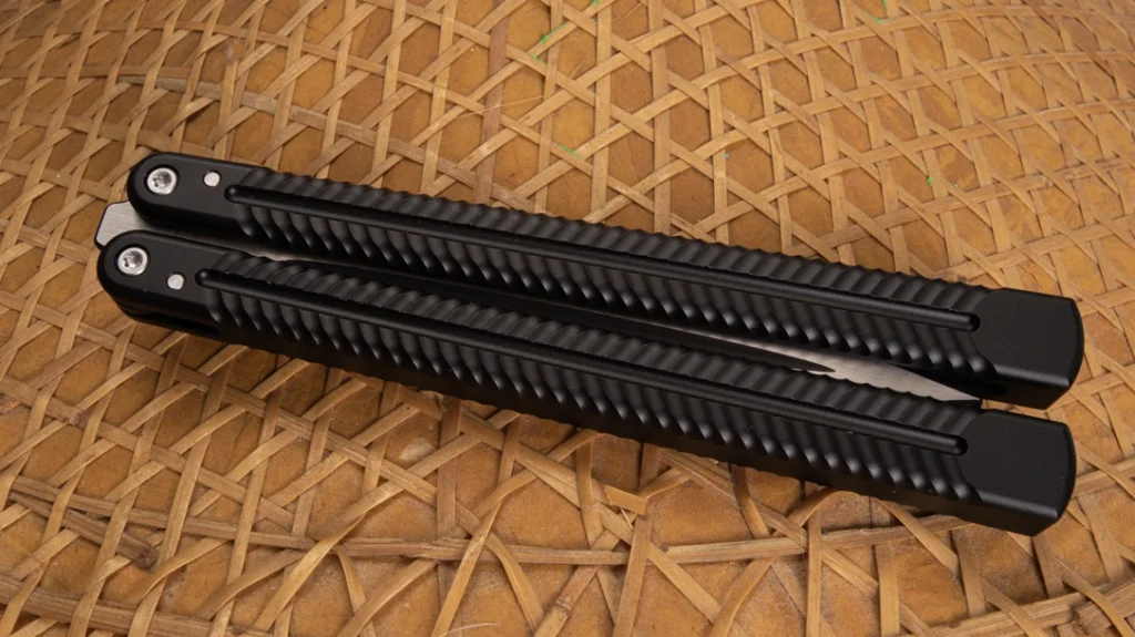 The knife’s twin handles are painstakingly machined from aircraft-grade aluminum and feature one-piece channel-style construction.