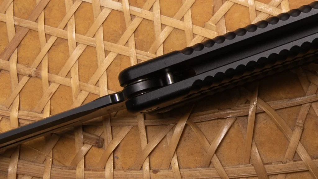 The edges of the handle are also textured for a secure grip.