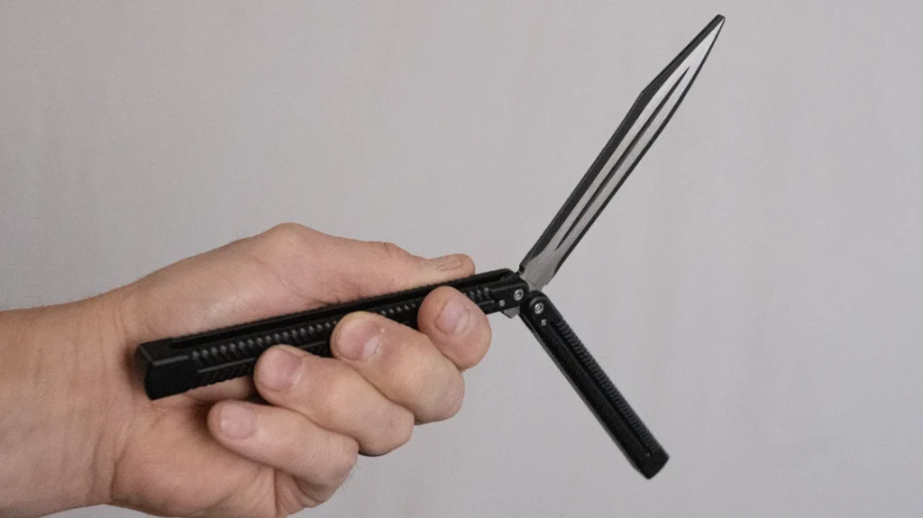 Standard flip with the CIVIVI Dracolisk Balisong Trainer.