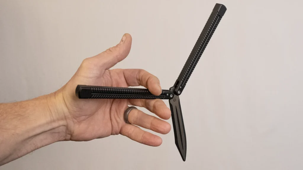 Finger roll with the CIVIVI Dracolisk Balisong Trainer.