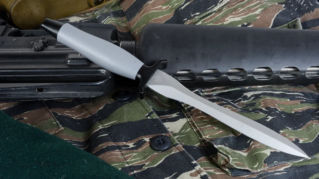 The MAC MkII dagger.